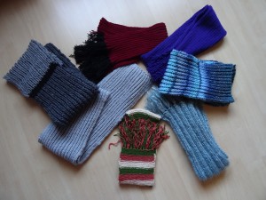 Warme Schals  in verschiedenen Farben und Grössen ab Fr. 25.-, je nach Grösse, Strickmuster und Wollqualität